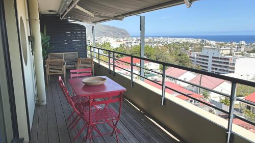 Sainte-Clotilde Apartment | Panoramik