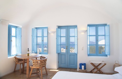 Fira Hotel | Pantelia Suites