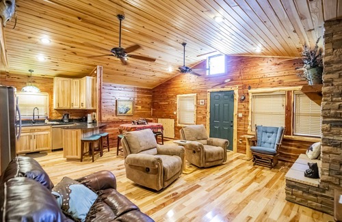 Compton Cabin | Papa Bear Log Cabin at the Buffalo River