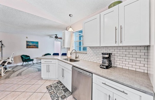 Port Saint Lucie House | Paradise! 3 Bedroom home with private pool, outdoor living space, and lanai