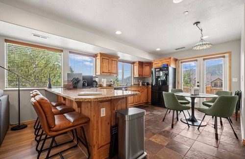 Eden Condo | Paradise Adventures MH1110A|Pool |Hot Tub |100" TV