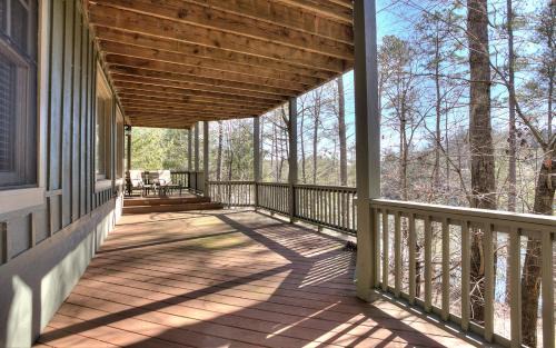 Big Canoe House | Paradise Retreat - Luxury chalet on Lake Disharoon with foosball