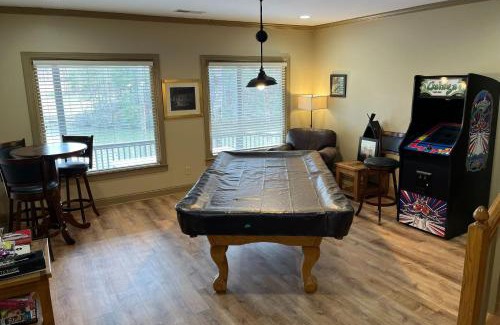 Big Canoe House | Paradise Retreat - Luxury chalet on Lake Disharoon with foosball