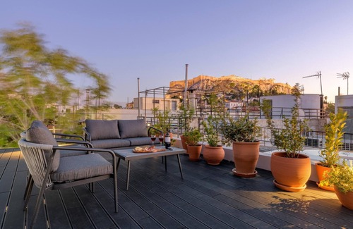 Plaka Apartment | Paradise Suite With Jacuzzi Acropolis View