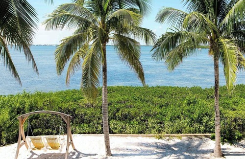 New Town Hotel | Paradise Unit with Convenient Location, Shuttle Service, Onsite Parking, Pools!