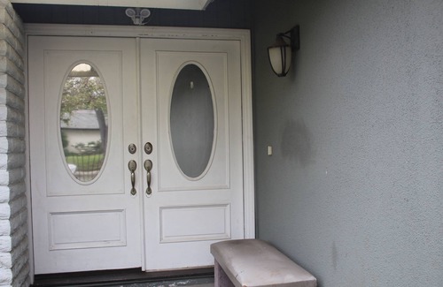 Midway House | Paraiso 5 has a beautiful mountain view. Clean, safe, quiet with parking spots.
