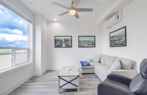University Heights Apartment | Park Blvd 301 - Modern - Urban Oasis - SPA