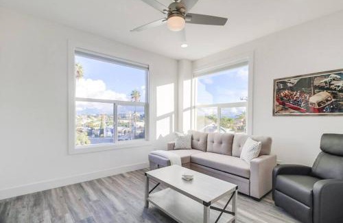 University Heights Apartment | Park Blvd Paradise 304 New construction, king bed!