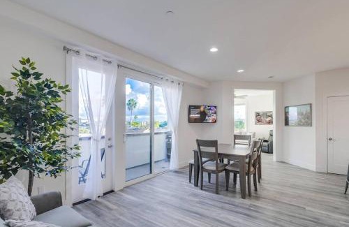 University Heights Apartment | Park Blvd Paradise 304 New construction, king bed!