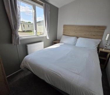 Skegness Apartment | Parkdean Southview Vintage 33 8 Berth 3 Bed Caravan Glassed Front Veranda On Site Pool