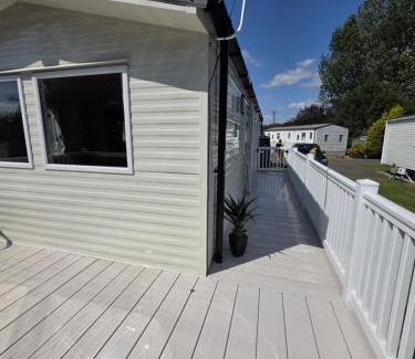 Skegness Apartment | Parkdean Southview Vintage 33 8 Berth 3 Bed Caravan Glassed Front Veranda On Site Pool