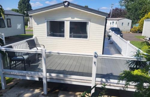 Skegness Apartment | Parkdean Southview Vintage 33 8 Berth 3 Bed Caravan Glassed Front Veranda On Site Pool