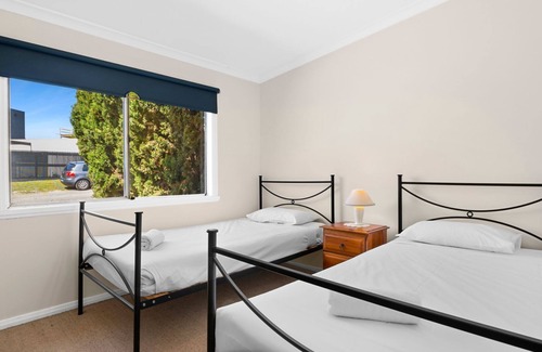 Torquay Cottage | Parkside Beach House 4