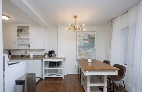 Historic Uptown Apartment | Parkside Duo