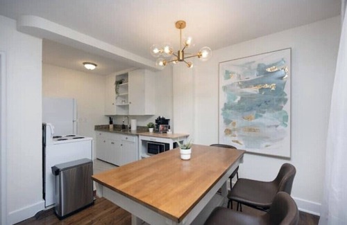 Historic Uptown Apartment | Parkside Duo