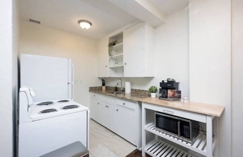 Historic Uptown Apartment | Parkside Duo