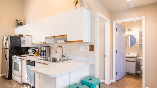 Truman Annex House | Parrot Perch by AvantStay Old Town Key West w Shared Pool Week Long Stays Only
