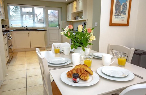 Shrewsbury House | Pass the Keys 3 bedroom home within walking distance of town