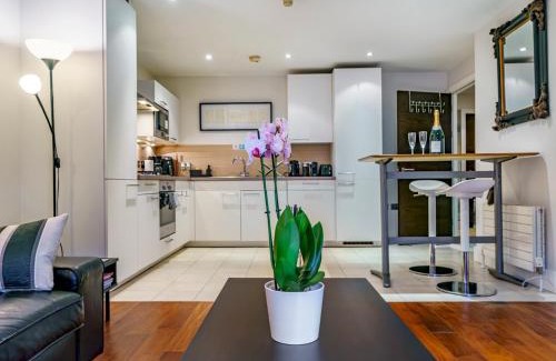 Cathedral Quarter Apartment | Pass the Keys Cathedral Quarter City Centre Walk Everywhere