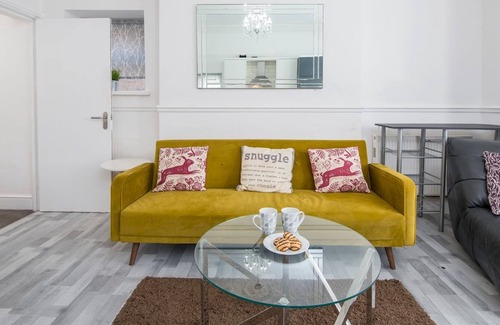 Canton Apartment | Pass the Keys | Light & Spacious 2 Bedroom Apt in trendy Canton!