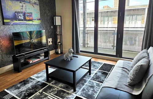 Theatreland Birmingham Apartment | Pass the Keys | Modern 2 Bedroom Oasis in The Arcadian Birmingham