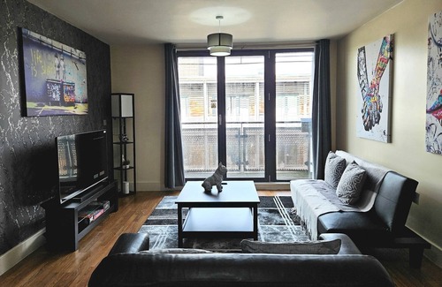 Theatreland Birmingham Apartment | Pass the Keys | Modern 2 Bedroom Oasis in The Arcadian Birmingham