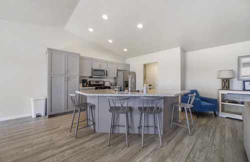 Twin Falls House | Pawsitively Perfect: New Pet-Friendly Home in Ideal Location!"