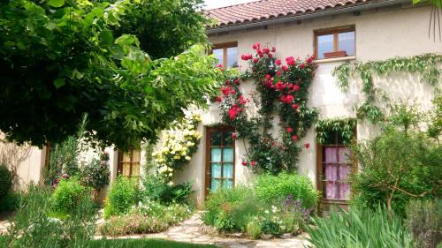 Tour-de-Faure House | Paysannerie des Versanes - Chambres et gîte