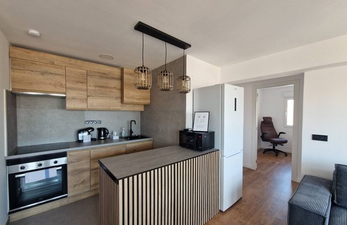 Castello de la Plana Apartment | Paz Central Tower - Pets OK!