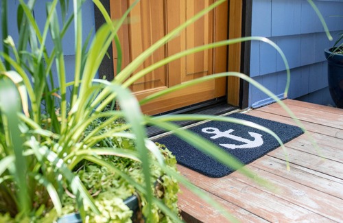 Olympia Apartment | Peaceful - Beach Side Studio Cottage with Beach Access