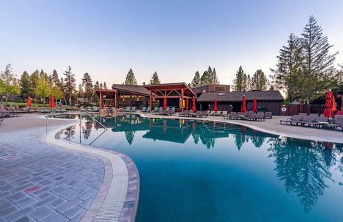 Tennis Village Condo | Peaceful Escape with Outdoor Deck, Hot Tub & A/C