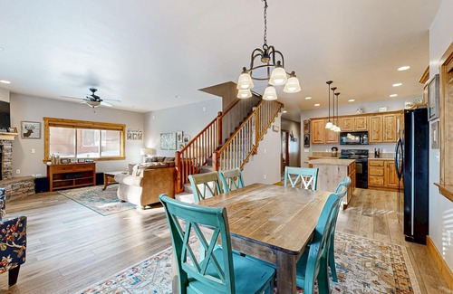 McCall Cabin | Peaceful Log Cabin - Firepit & Deck with Forest Views