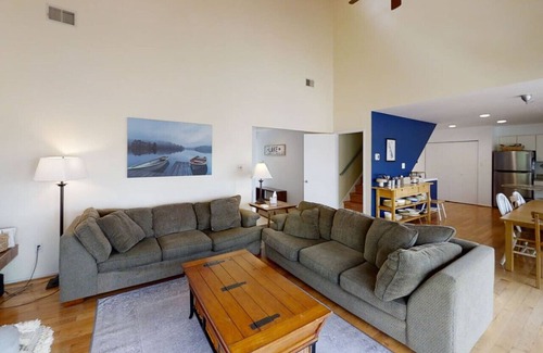 Mineral House | Peaceful Perch at Lake Anna