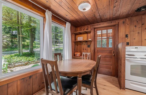Lake Township House | Peaceful & shady cottage near beach with streaming, free WiFi, full kitchen