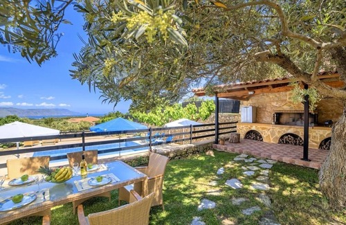 Filaki House | Peaceful Villa in Kournas,private pool and BBQ,up to 6guests