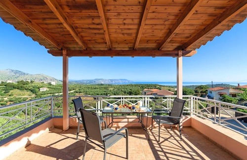 Filaki House | Peaceful Villa in Kournas,private pool and BBQ,up to 6guests