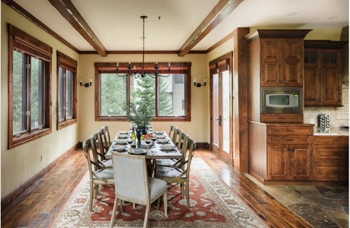 Christie Heights House | Peak 8 by AvantStay Spacious Modern Cabin w/ Hot Tub & Views