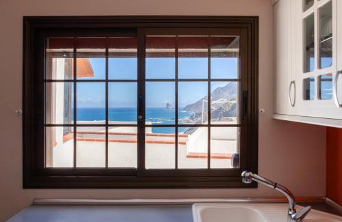 Santa Cruz de Tenerife Apartment | Pearl of Nature: Serenity by the Sea