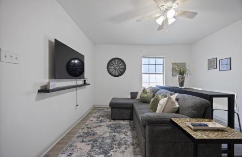 Southeast Houston Apartment | Pecan Place in the East End