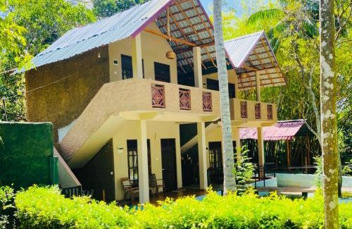 Udawalawa Hotel | Pelican Lake
