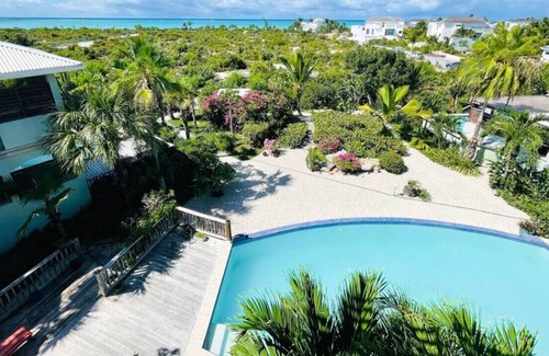 Leeward Settlement House | Pelican's Nest #4 · Oceanview 3 Bed Villa - Steps to Grace Bay Beach 4