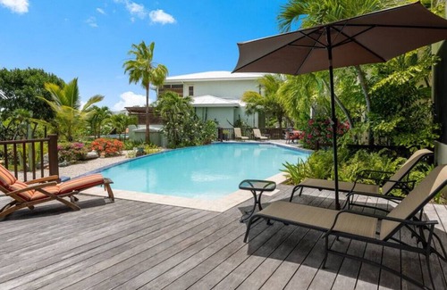 Leeward Settlement House | Pelican's Nest #4 · Oceanview 3 Bed Villa - Steps to Grace Bay Beach 4