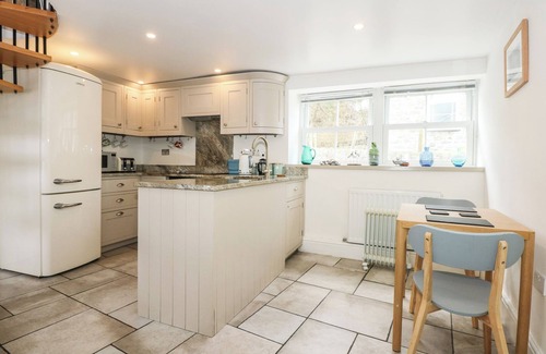 Trefor Cottage | PEN-Y-BONT, pet friendly, character holiday cottage in Trefor