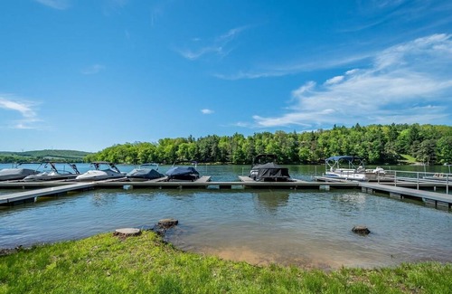 Blakeslee House | Penn Cove Dreams: Beautifully Decorated Lake Access Home