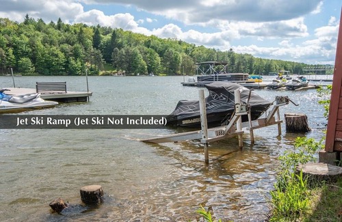 Blakeslee House | Penn Cove Dreams: Beautifully Decorated Lake Access Home