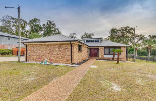 South Pensacola House | Pensacola Home with Screened Porch 10 Mi to Beach!