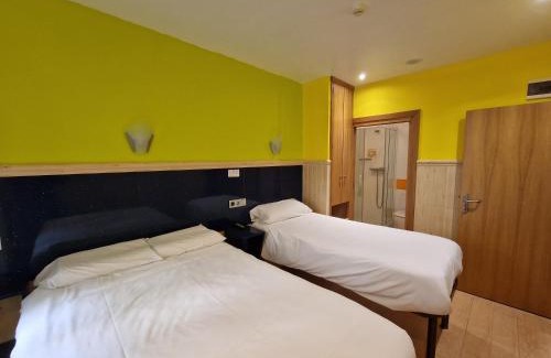 Old Town House | Pension Izar Bat Guesthouse