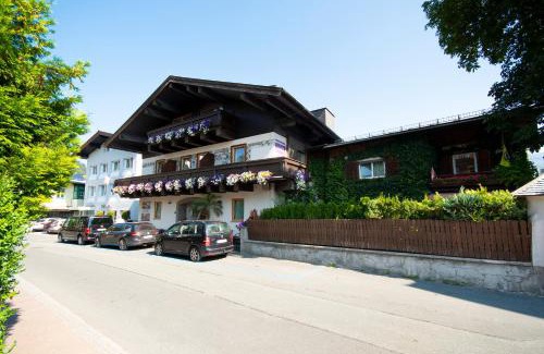 Zell am See Bed & Breakfast | Pension Max SUMMERCARD INCLUDED