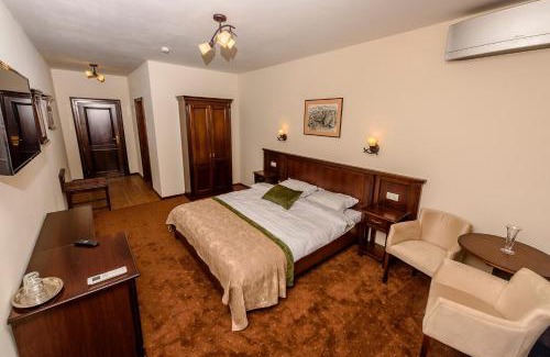 Eselnita House | Pensiunea Alex & Restaurant