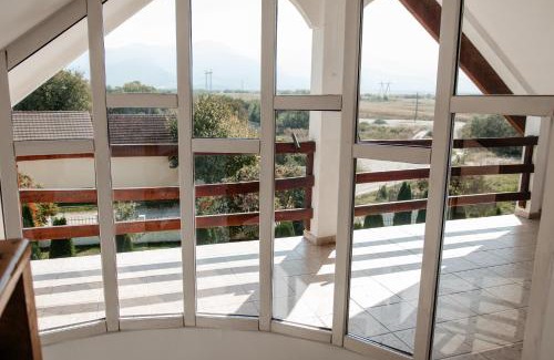 Voila House | Pensiunea Victoria Sambata de Sus